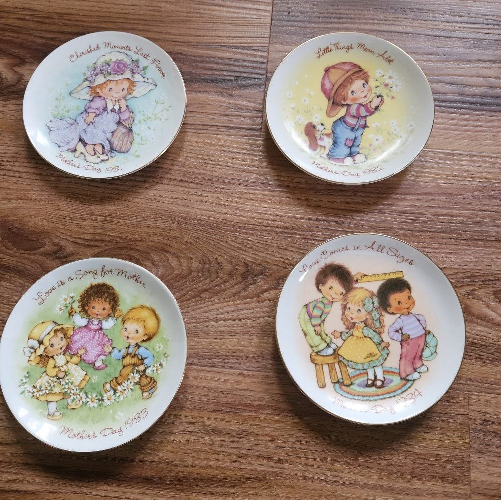 4 Avon Mother's Day Set of Mini Plates